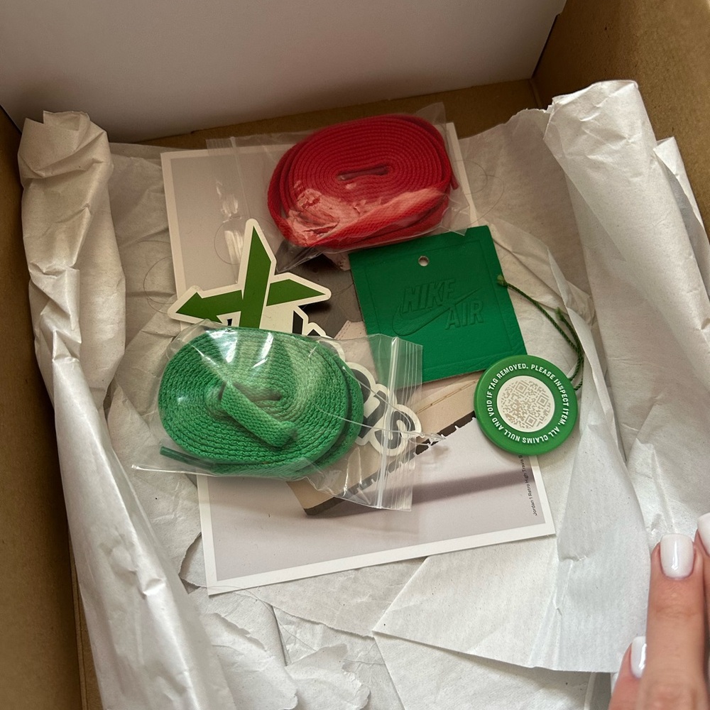 Air Jordan 1 Retro OG “Lucky Green” - Picture 7 of 7